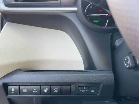 Used 2021 Toyota Sienna Platinum image 29