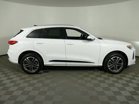 Certified 2025 Audi Q5 Premium w/ Convenience Package AWD/4WD image 2