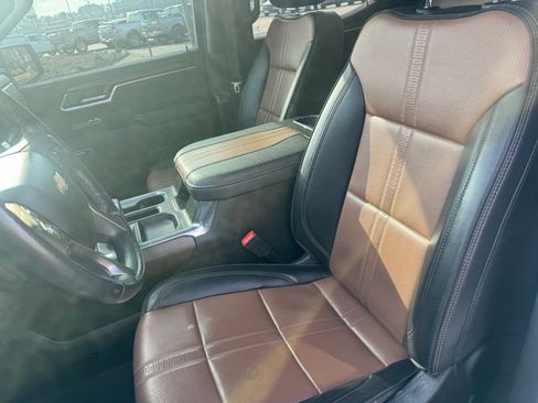 Used 2023 Chevrolet Silverado 1500 High Country w/ High Country Premium Package image 9