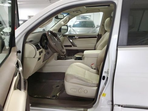 Used 2018 Lexus GX 460 Premium w/ Premium Package AWD/4WD image 10