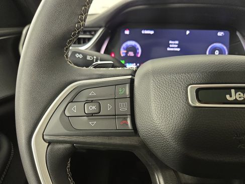 Used 2023 Jeep Grand Cherokee L Laredo image 16