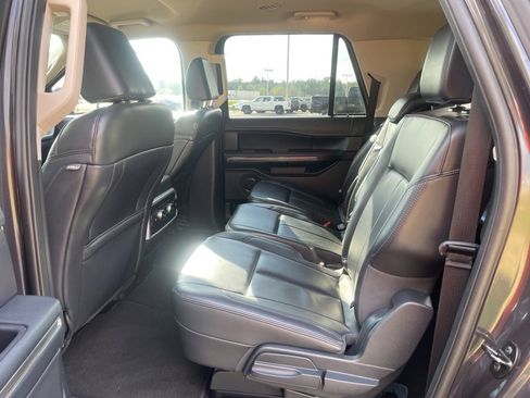 Used 2024 Ford Expedition Max XLT image 12