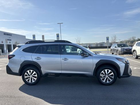 Used 2025 Subaru Outback Premium image 7