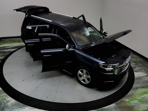 Used 2018 Chevrolet Tahoe Premier AWD/4WD image 38