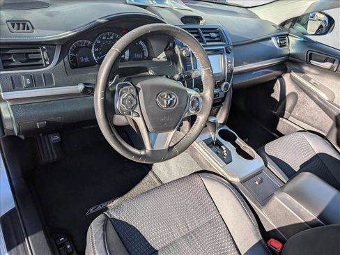 Used 2014 Toyota Camry SE image 10