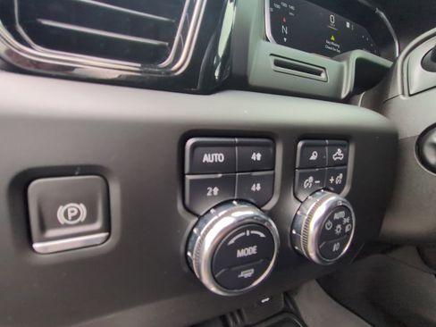 Used 2022 GMC Sierra 1500 AT4 w/ AT4 Preferred Package AWD/4WD image 13