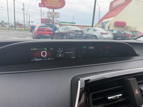 Used 2021 Toyota Prius LE image 18