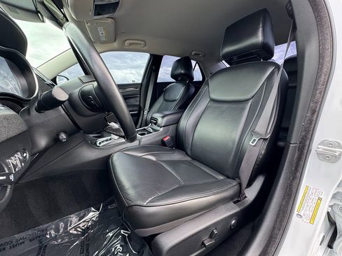 Used 2022 Chrysler 300 Touring L w/ Safetytec Plus Group image 28