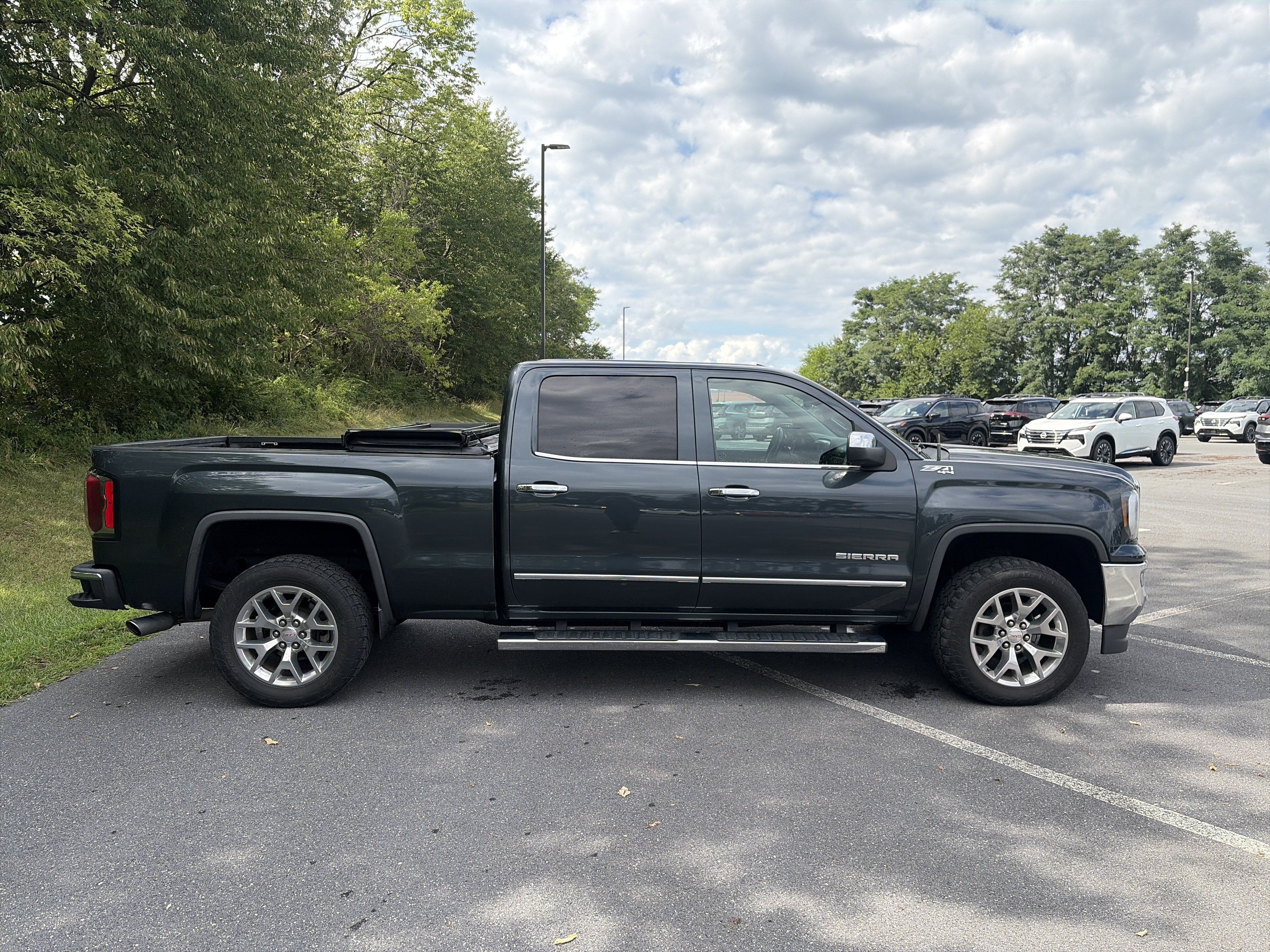 Used 2017 GMC Sierra 1500 SLT AWD/4WD image 4