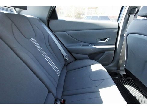 Used 2025 Hyundai Elantra SEL FWD image 12