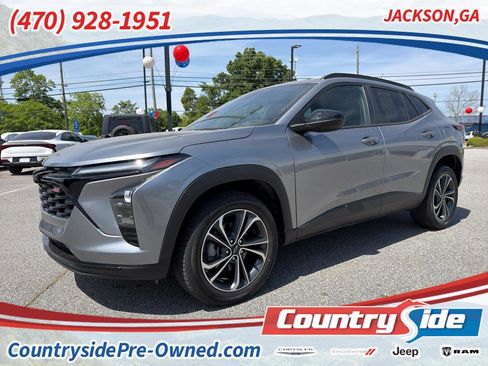 Used 2025 Chevrolet Trax RS w/ Sunroof Package FWD image 1