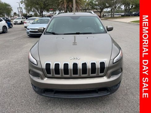 Used 2017 Jeep Cherokee Latitude w/ Trailer Tow Group AWD/4WD image 13