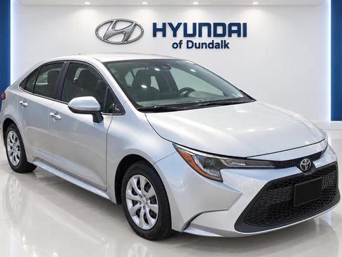 Used 2020 Toyota Corolla LE FWD image 1