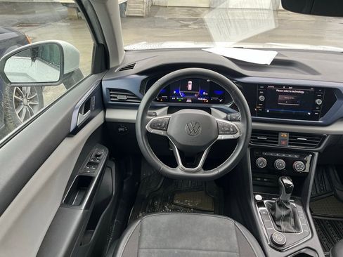 Used 2023 Volkswagen Taos SE w/ Black Wheel Package image 5