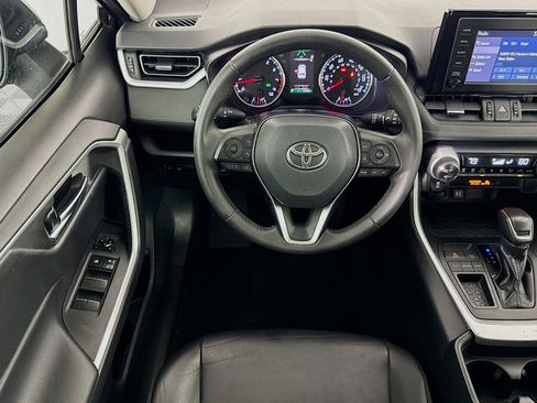 Used 2019 Toyota RAV4 XLE Premium image 16
