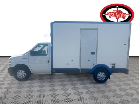 Used 2023 Ford E-350 and Econoline 350 Super Duty w/ Power Windows & Locks Group RWD image 4