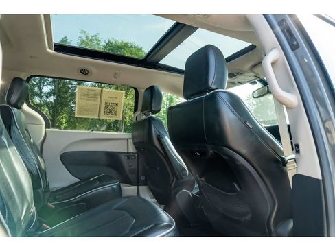 Used 2022 Chrysler Pacifica Limited FWD image 18