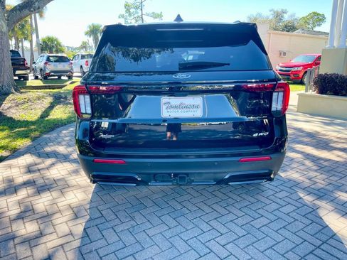 Used 2025 Ford Explorer ST-Line w/ ST-Line Street Pack image 4
