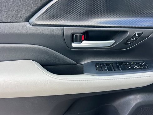 Used 2024 Toyota Grand Highlander AWD Hybrid image 10