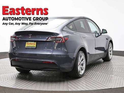 Used 2022 Tesla Model Y Long Range image 5
