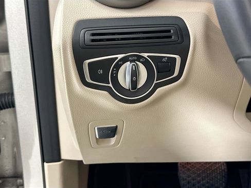 Used 2021 Mercedes-Benz GLC 300 image 10