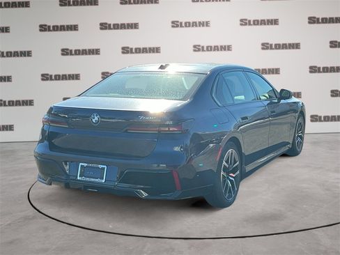 New 2026 BMW 750e xDrive image 5