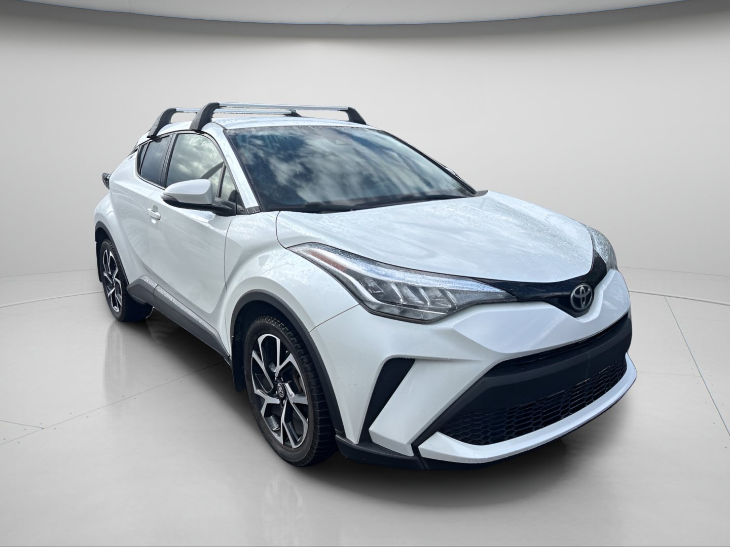 Used 2021 Toyota C-HR XLE FWD image 3