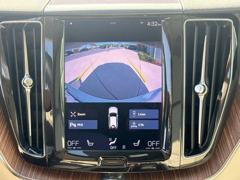 Used 2021 Volvo XC60 T5 Momentum w/ Premium Package FWD image 19