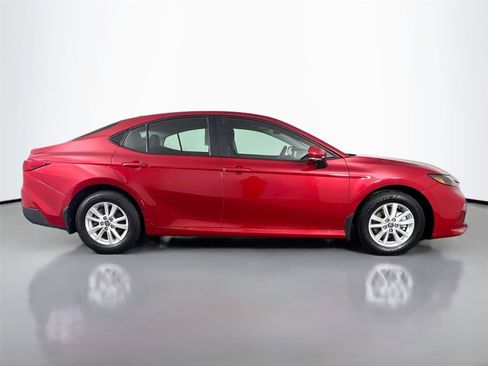 Used 2025 Toyota Camry LE image 7