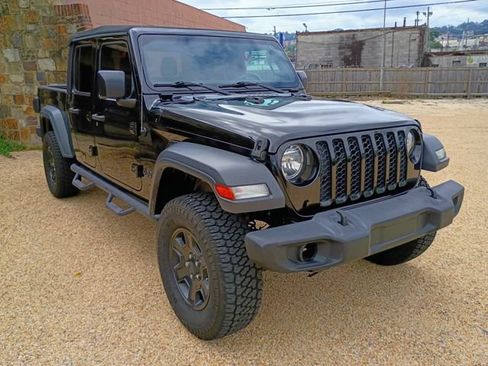 Used 2020 Jeep Gladiator Sport w/ Quick Order Package 23S AWD/4WD image 2