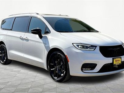 New 2026 Chrysler Pacifica Limited