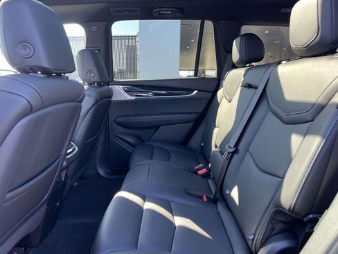 Certified 2025 Cadillac XT6 Premium Luxury w/ Technology Package image 9