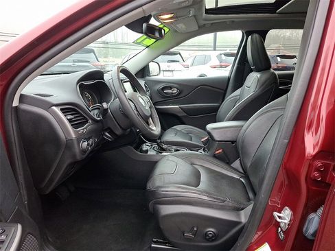 Used 2021 Jeep Cherokee Limited image 14