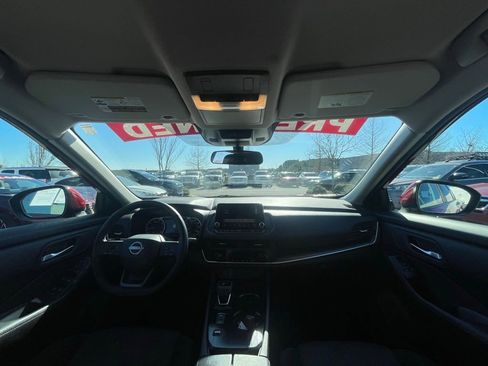 Used 2025 Nissan Rogue SV image 27