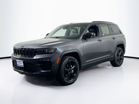 Used 2023 Jeep Grand Cherokee Altitude AWD/4WD image 1