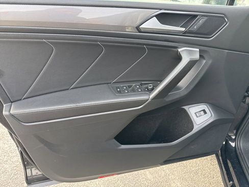 Used 2024 Volkswagen Tiguan SE image 14