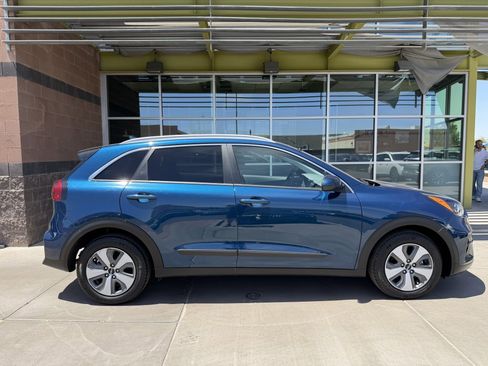 Used 2022 Kia Niro LX FWD image 9