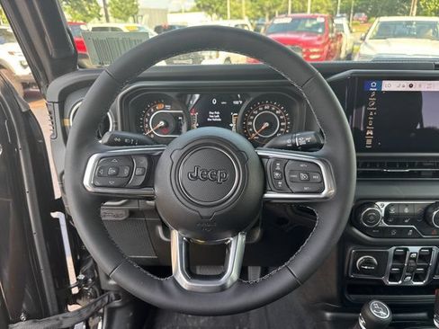 New 2026 Jeep Wrangler Unlimited Sahara AWD/4WD image 18