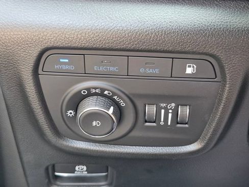 Used 2023 Jeep Grand Cherokee Summit w/ Advanced Protech Group IV AWD/4WD image 29