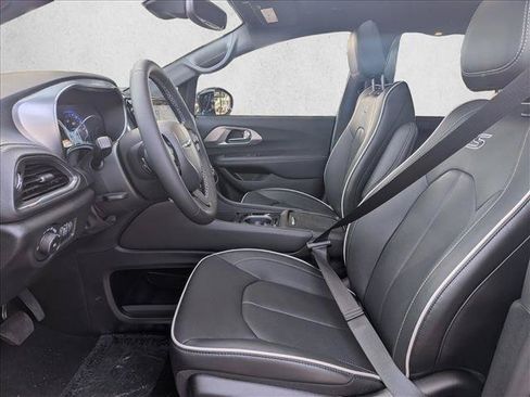 New 2026 Chrysler Pacifica Limited w/ S Appearance Package AWD/4WD image 4