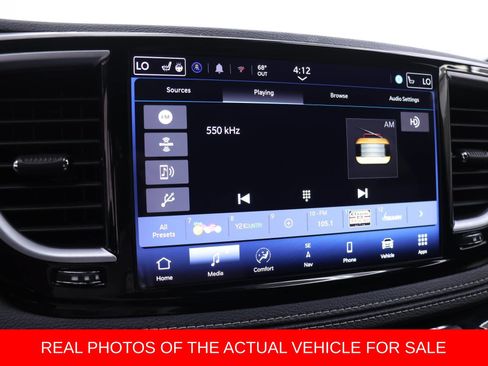 Used 2025 Chrysler Pacifica Limited FWD image 8