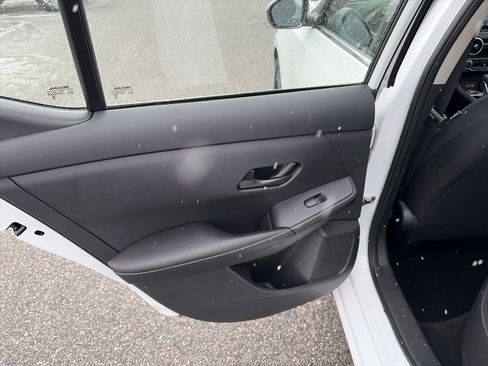 Used 2024 Nissan Sentra SV image 11