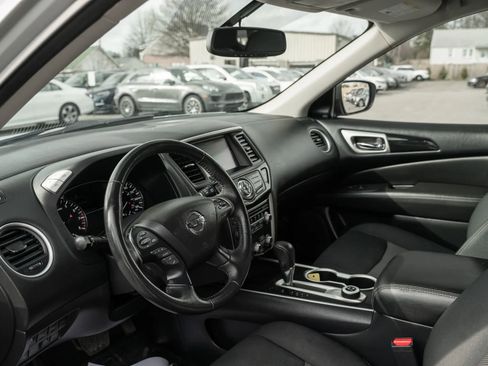 Used 2019 Nissan Pathfinder SV image 6