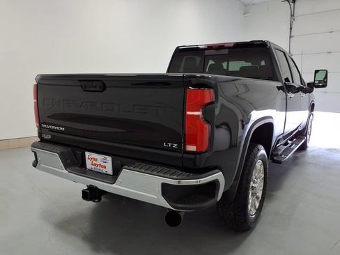 Used 2025 Chevrolet Silverado 2500 LTZ w/ LTZ Premium Package AWD/4WD image 3