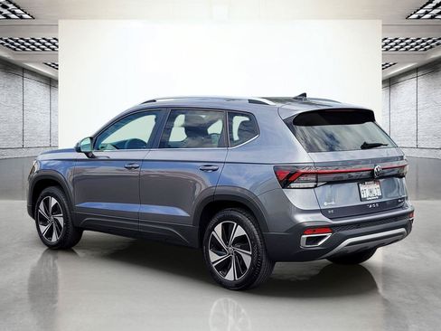 Certified 2025 Volkswagen Taos SE w/ Panoramic Sunroof Package AWD/4WD image 9