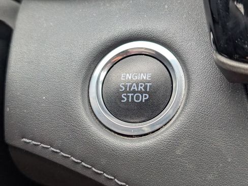 Used 2020 Toyota Highlander L FWD image 17