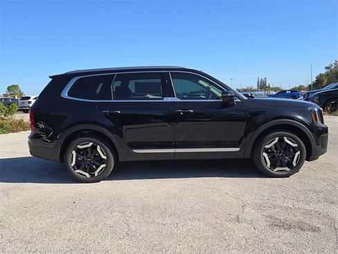 New 2025 Kia Telluride S image 9