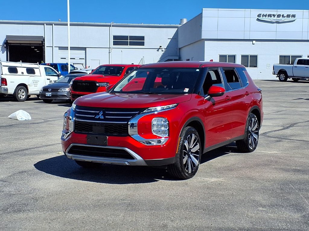 Used 2025 Mitsubishi Outlander SE AWD/4WD image 2