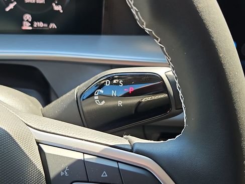 New 2026 Volkswagen Tiguan SE AWD/4WD image 18