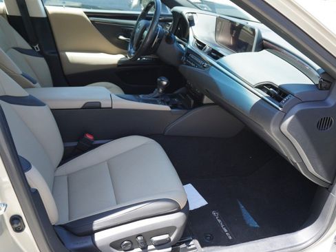 Used 2020 Lexus ES 350 w/ Premium Package FWD image 9